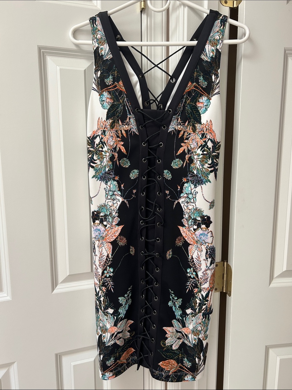 bebe Black & White Floral Lace-Up Bodycon Mini Dress